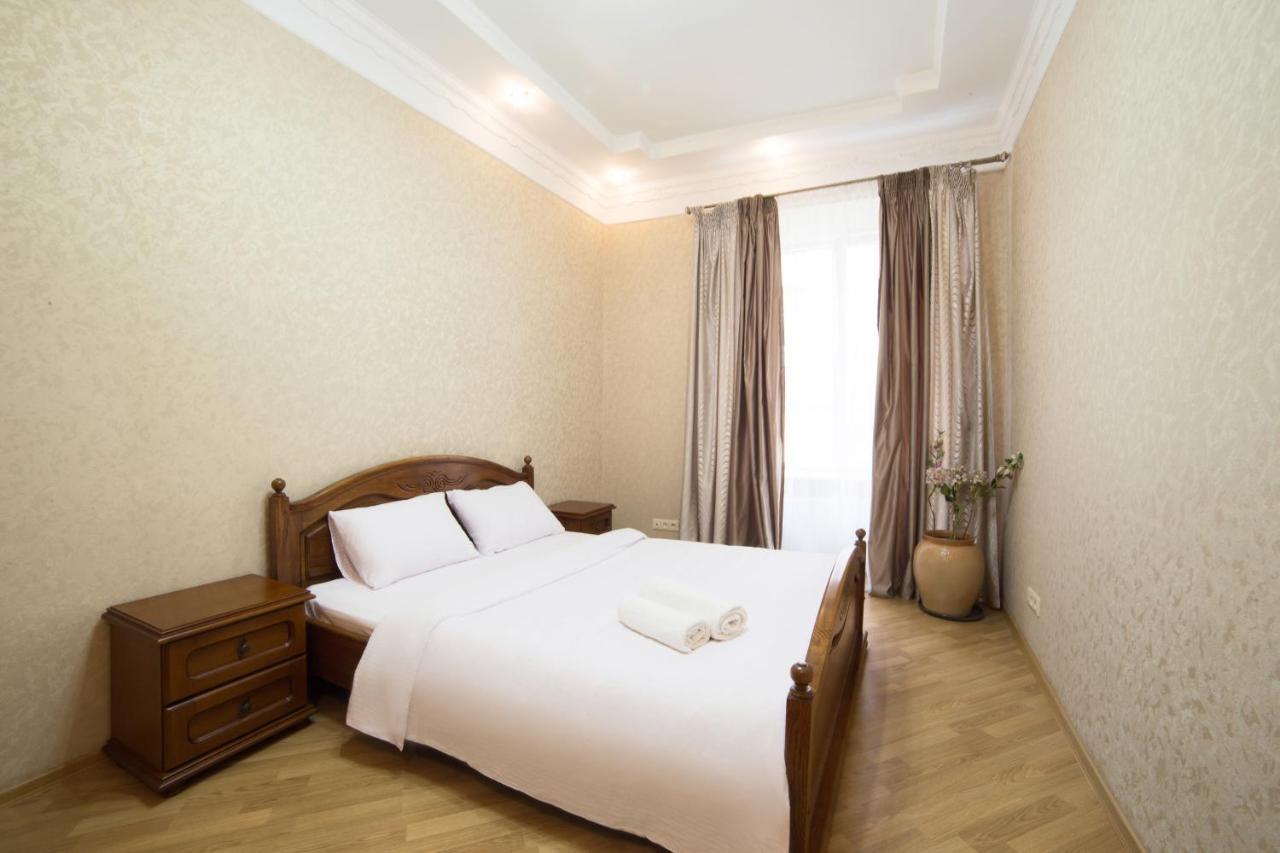 Lux Apartment on Virmenska 3- with 2 separate bedrooms Lviv Exteriör bild