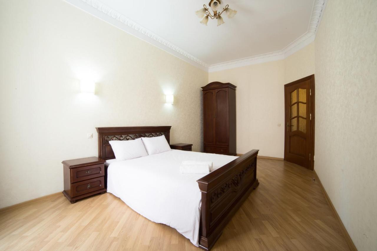 Lux Apartment on Virmenska 3- with 2 separate bedrooms Lviv Exteriör bild