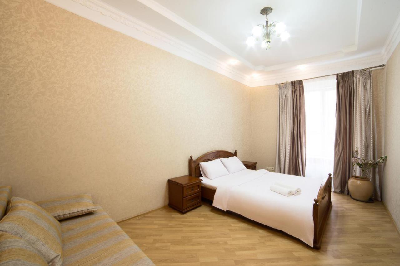 Lux Apartment on Virmenska 3- with 2 separate bedrooms Lviv Exteriör bild